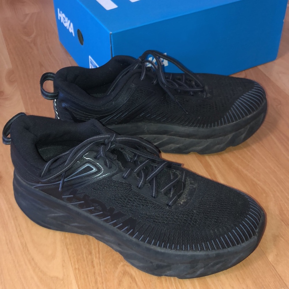 Mens Black Hoka Bondi 7 Size: 71/2. Gently worn but in good condition